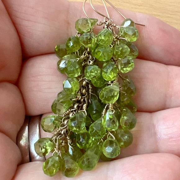 VINTAGE SOLID 14K GOLD FACETED MULTI PERIDOT CLUSTER BUNCH DANGLE DROP EARRINGS - Picture 10 of 16